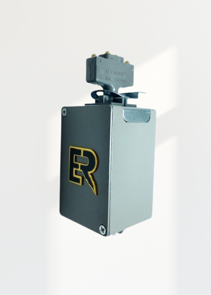 4 Pole Plug-In Jack - Universal FRS-351M