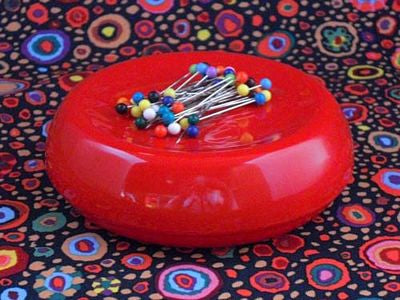 Grabbit Magnetic Pincushion Red