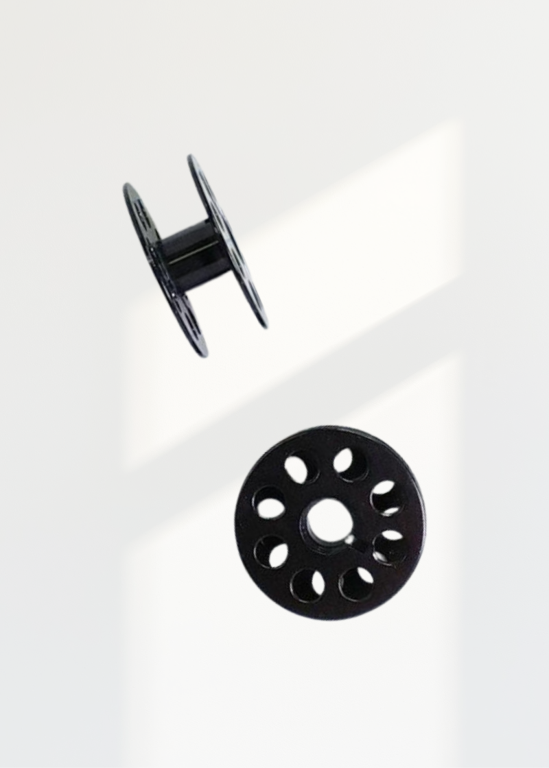Bobbin With Slot - Universal 18034S