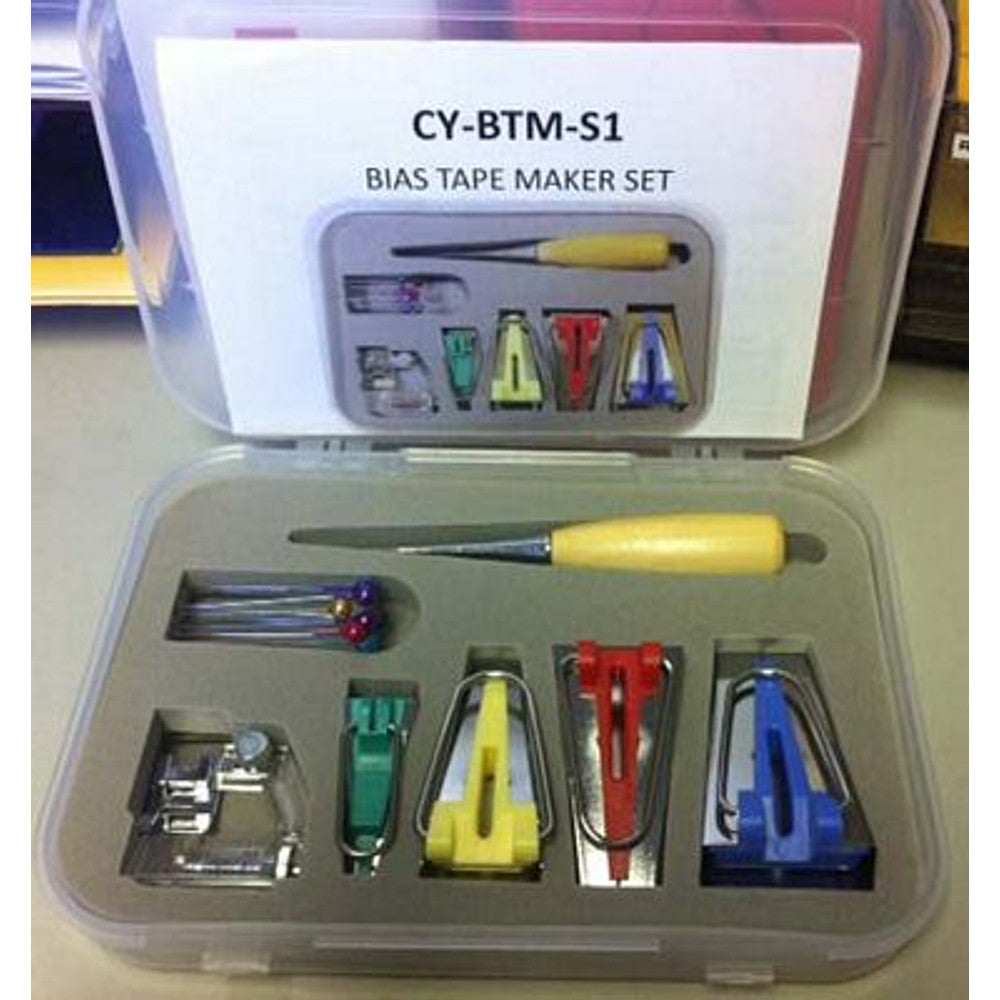 Accessory set Bias tape maker with case.