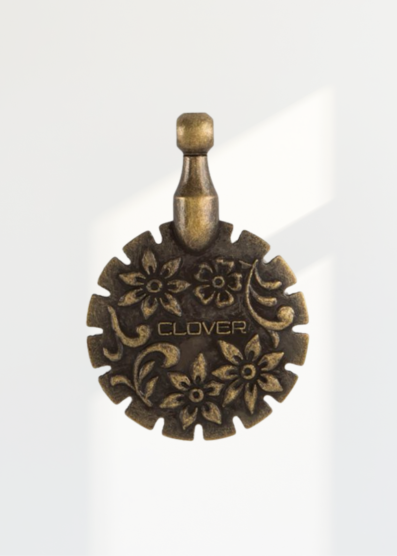 Clover Thread Cutter Pendant - Antique Gold