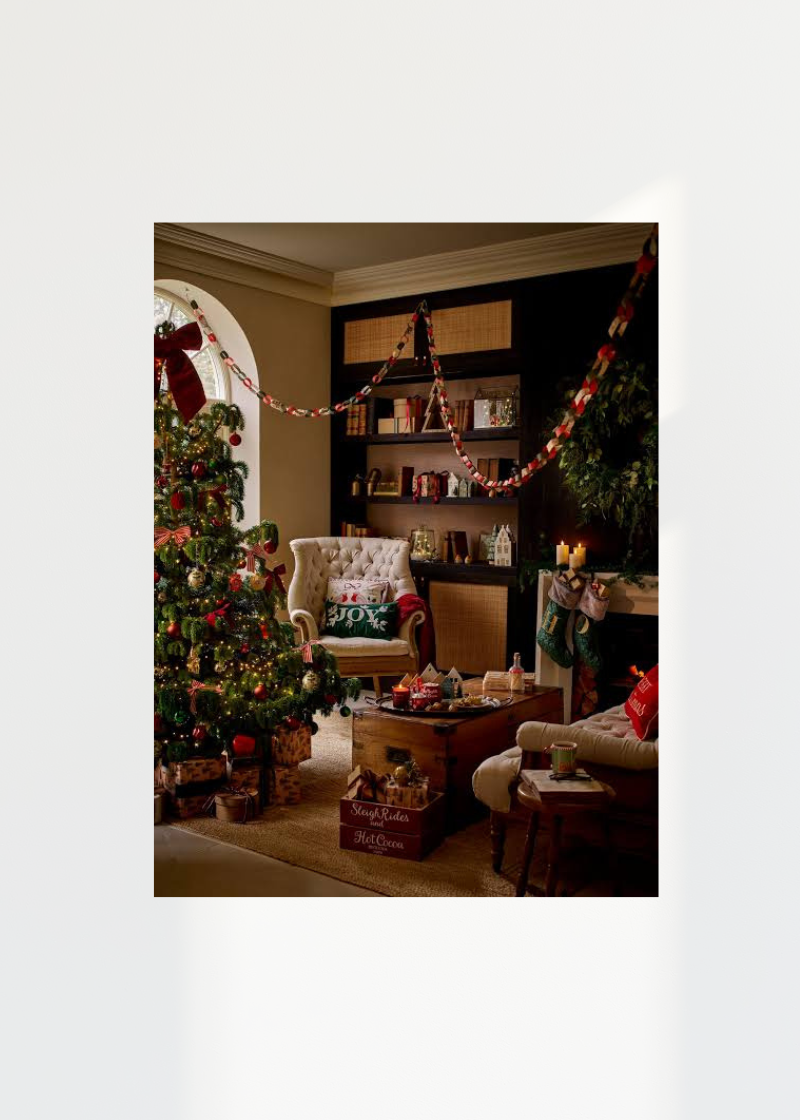 Decorating For Christmas (Tbd) 928658