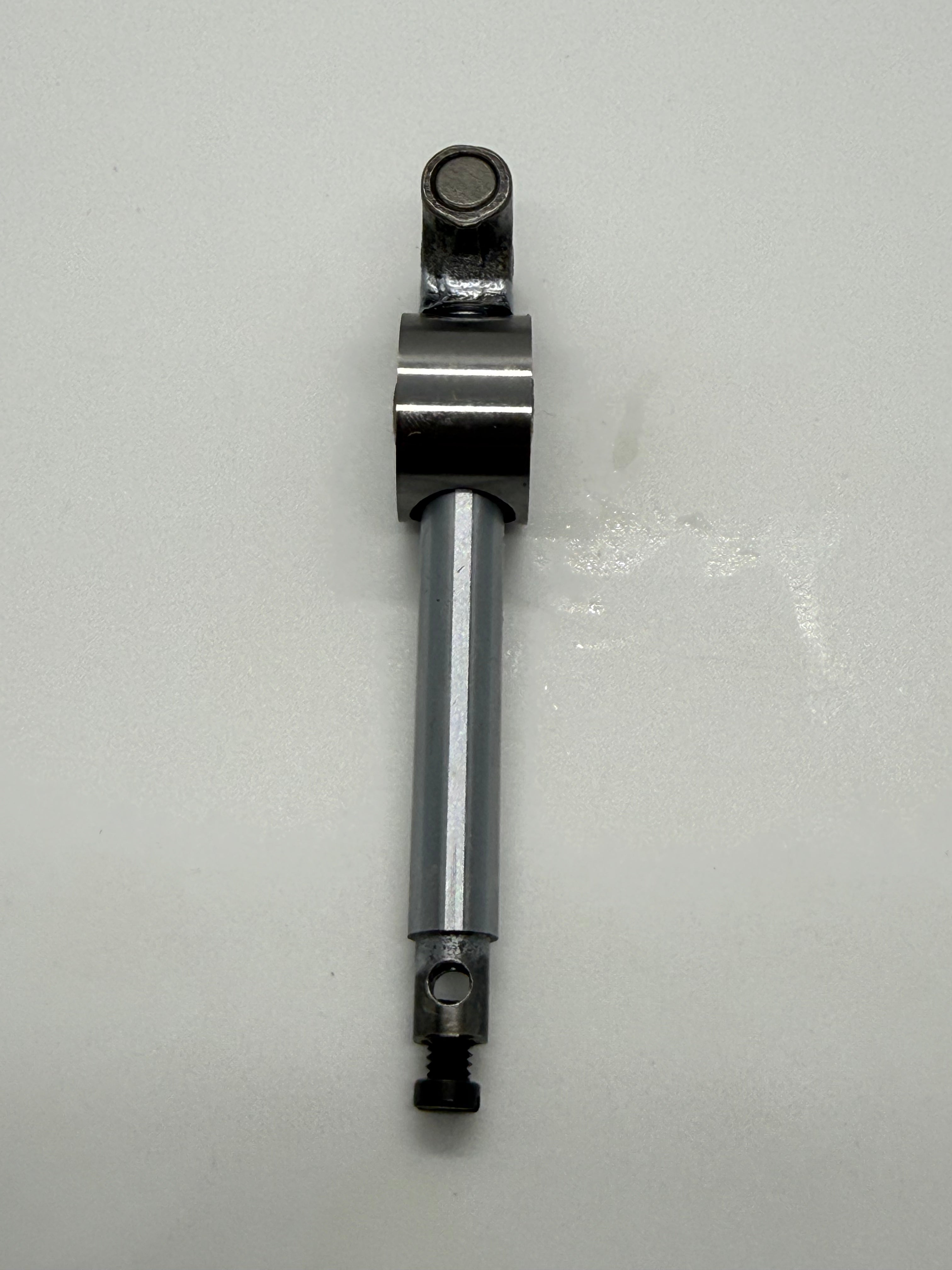 Upper Looper Holder Good - Industrial Sewing Machine Part 118-31617 B2512-804-OAO 132-24308