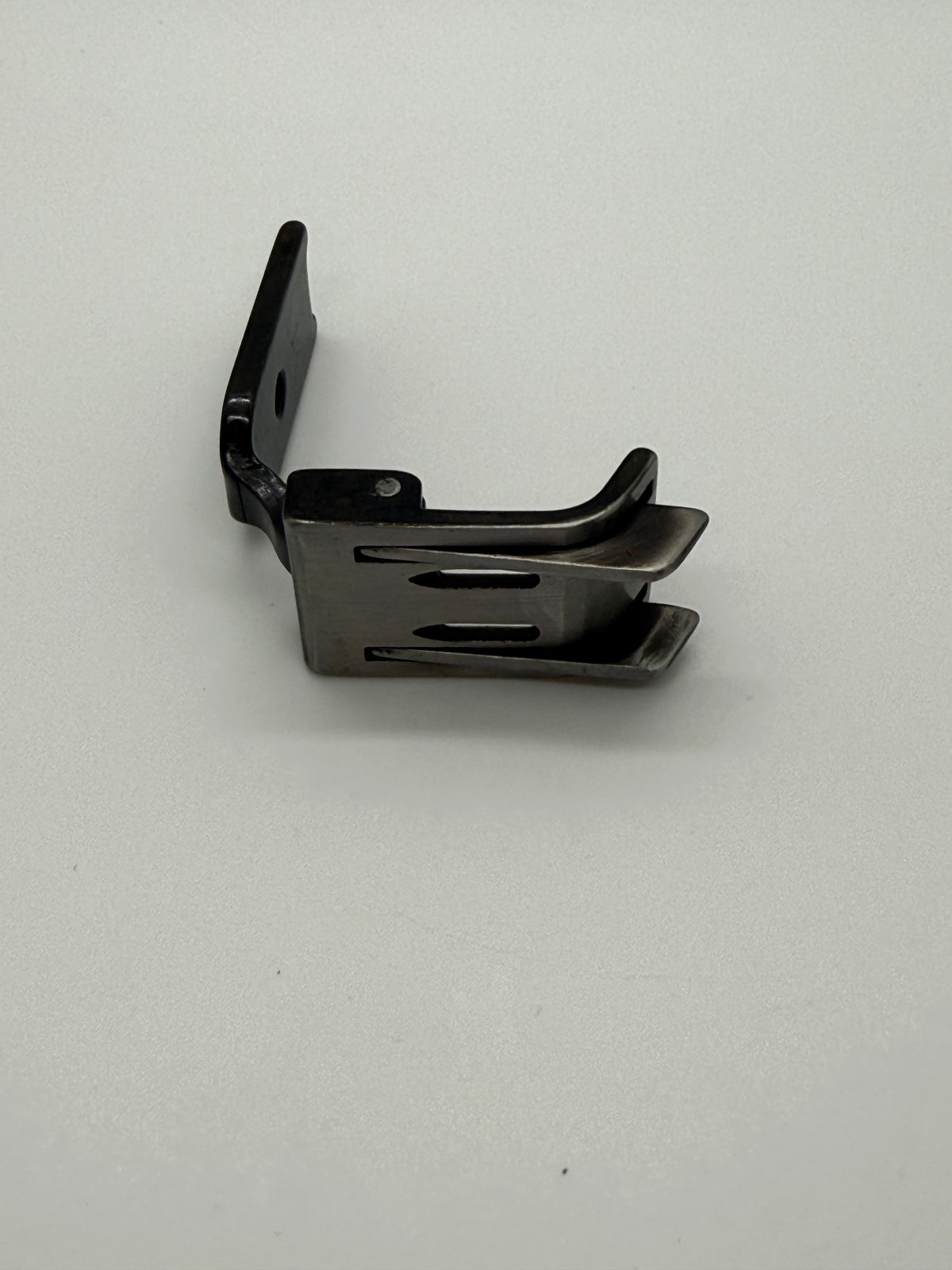 Brassiere Feet With Compensating Guide - Industrial Sewing Machine Part S570DG 1 4*1 16