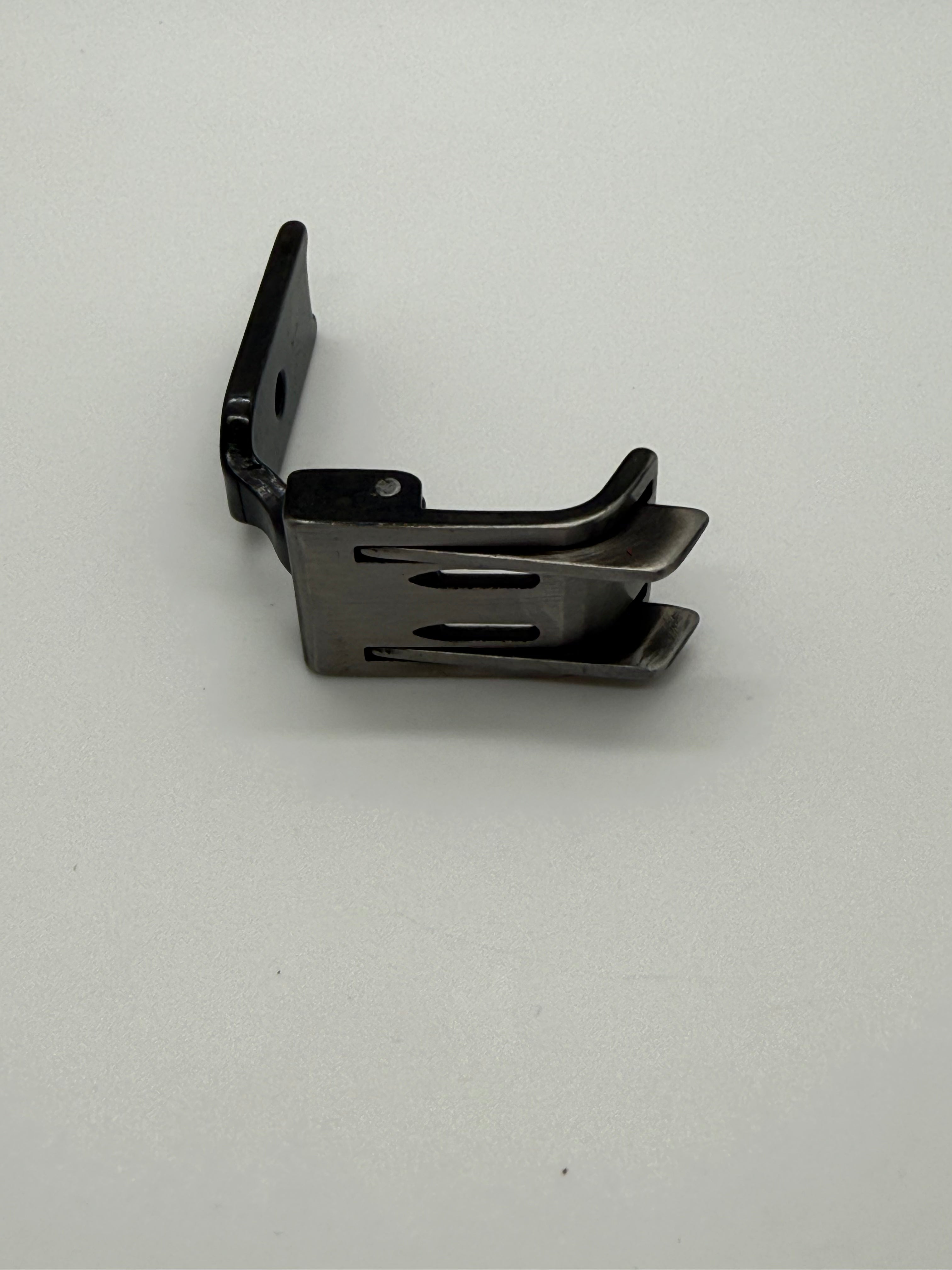 Brassiere Feet With Compensating Guide - Industrial Sewing Machine Part S570DG 1 4*1 16