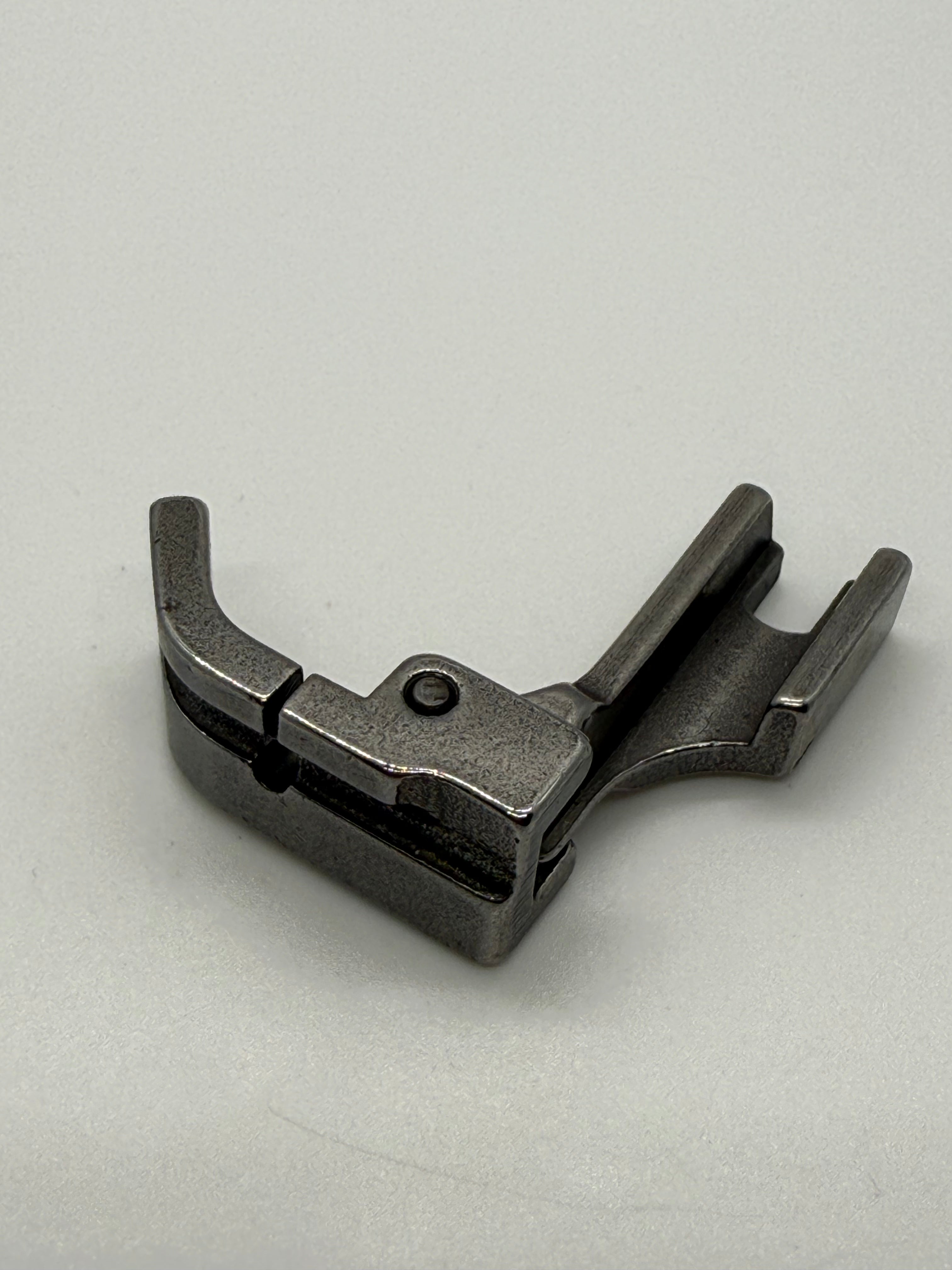 Piping Feet(Right) - Industrial Sewing Machine Part P69RH 1 8