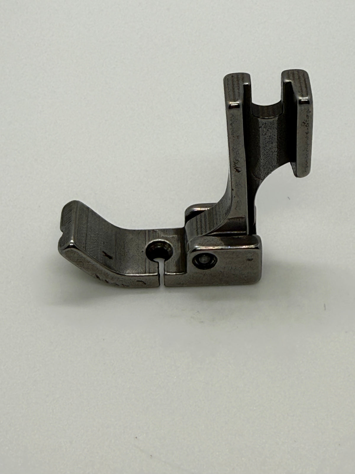 Piping Feet(Right) - Industrial Sewing Machine Part P69RH 1 16