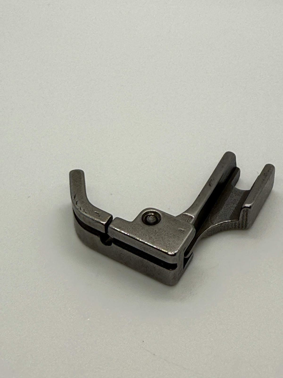 Piping Feet(Right) - Industrial Sewing Machine Part P69RH 1 16