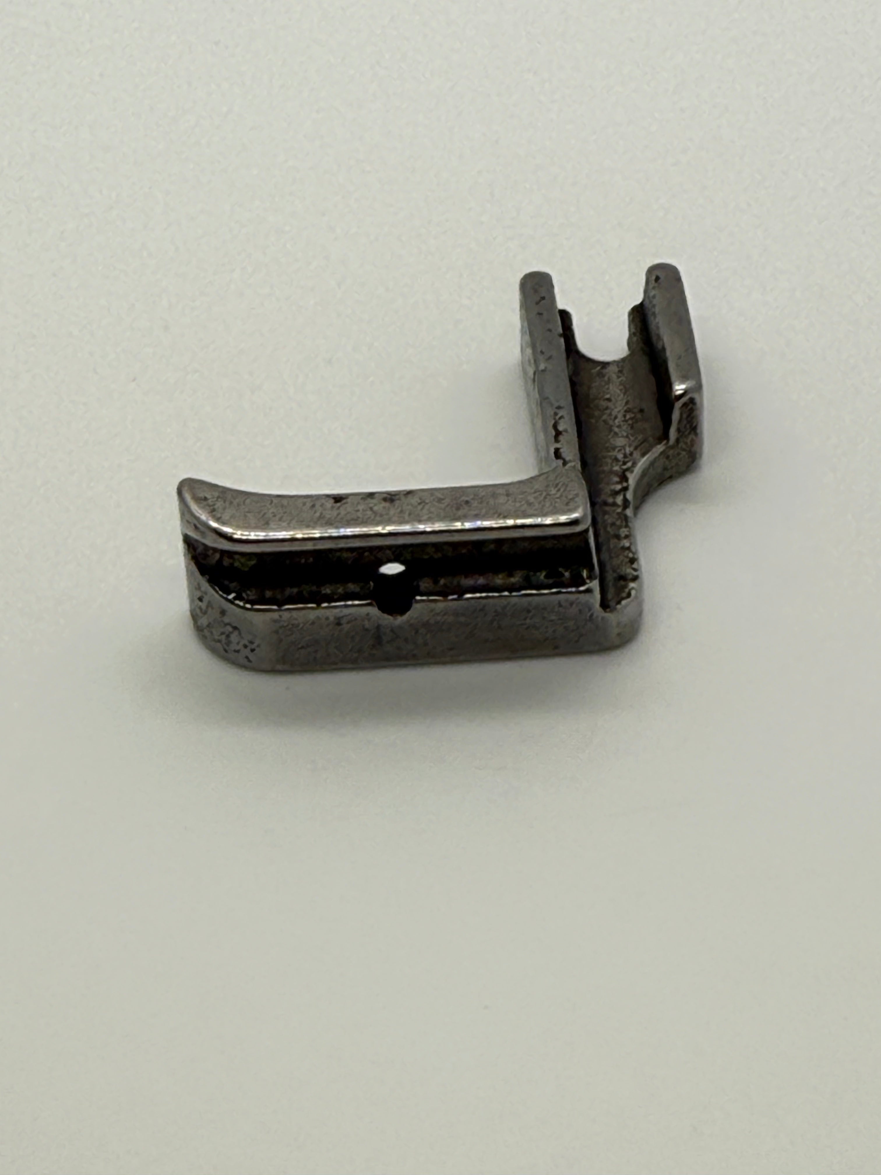 Piping Feet(Right) Good - Industrial Sewing Machine Part 36069R 3/16