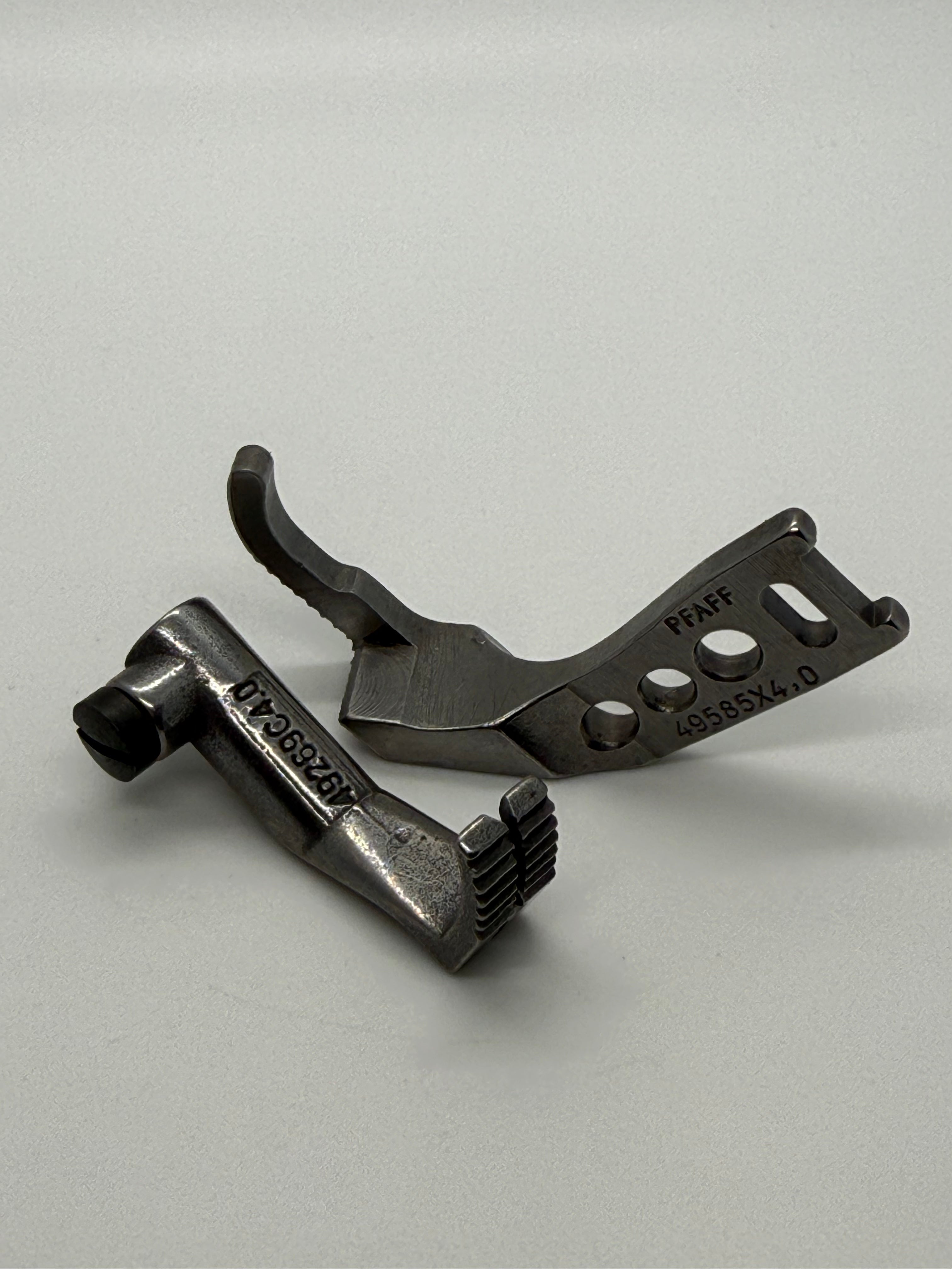 F00t - Industrial Sewing Machine Part 91-049585-04 049269-04