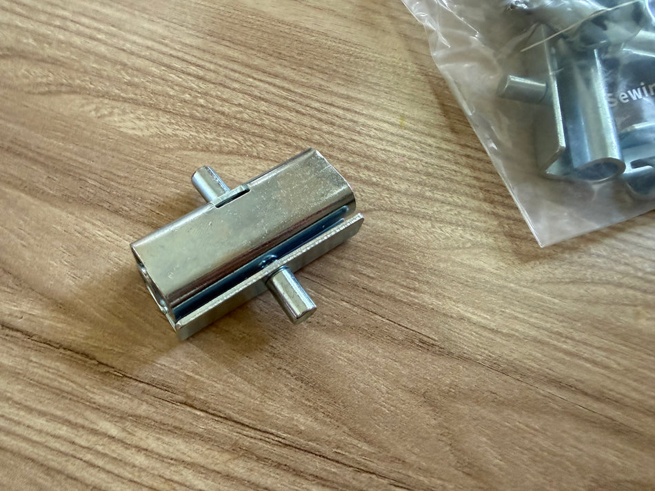 Machine Hinge Plate - Industrial Sewing Machine Part GR1590 2 LY05 22T9-007E1