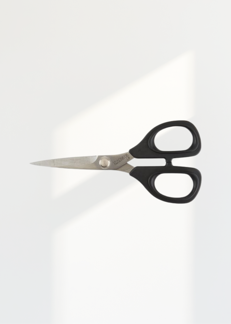 Kai 5135 Embroidery Scissors - 5 1/2"