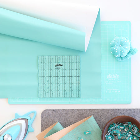 Sallie Tomato Self-Healing, Foldable Cutting Mat