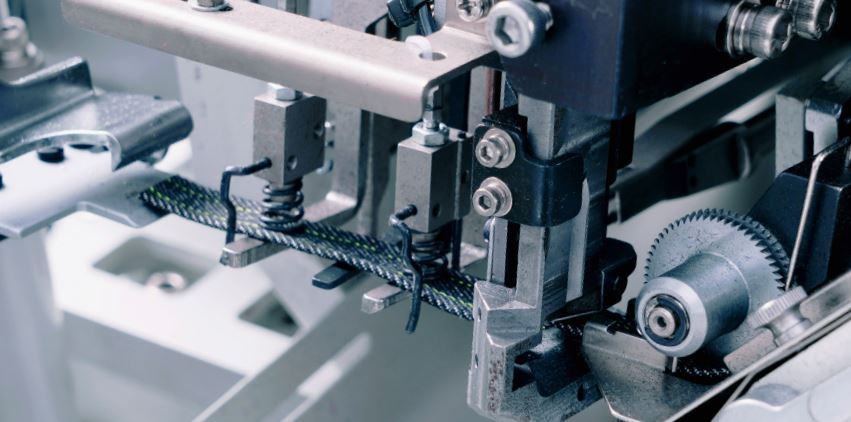 Automatic 2-Needle Belt-Loop Attaching  Machine